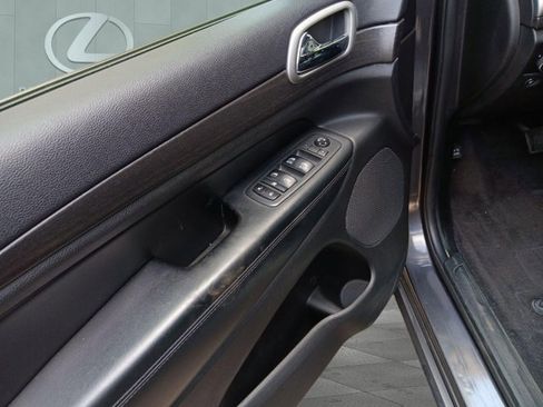 Used 2018 Jeep Grand Cherokee Altitude image 9