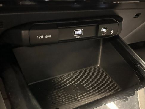 Used 2023 Kia Niro EX Touring image 15