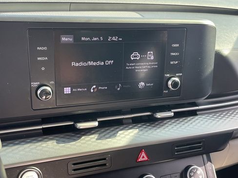 Used 2022 Kia Carnival LX w/ Paint Protection Package image 7