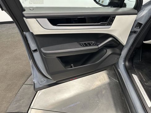 Certified 2025 Porsche Cayenne Coupe image 15