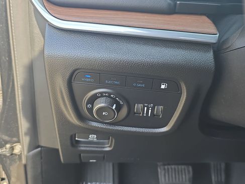 Used 2022 Jeep Grand Cherokee Summit w/ Advanced Protech Group IV AWD/4WD image 26