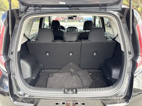 Used 2025 Kia Soul LX w/ LX Technology Package FWD image 26