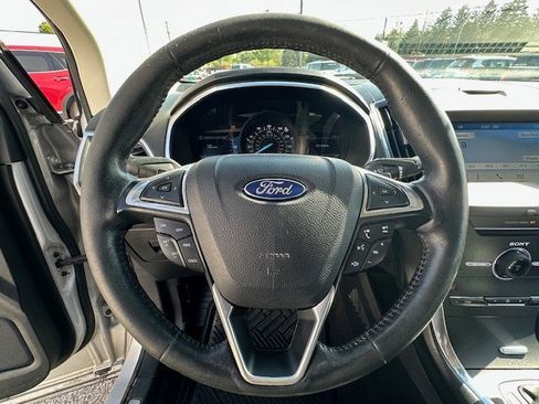 Used 2016 Ford Edge Titanium image 11