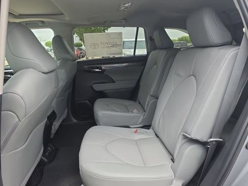New 2026 Toyota Highlander Limited AWD/4WD image 15