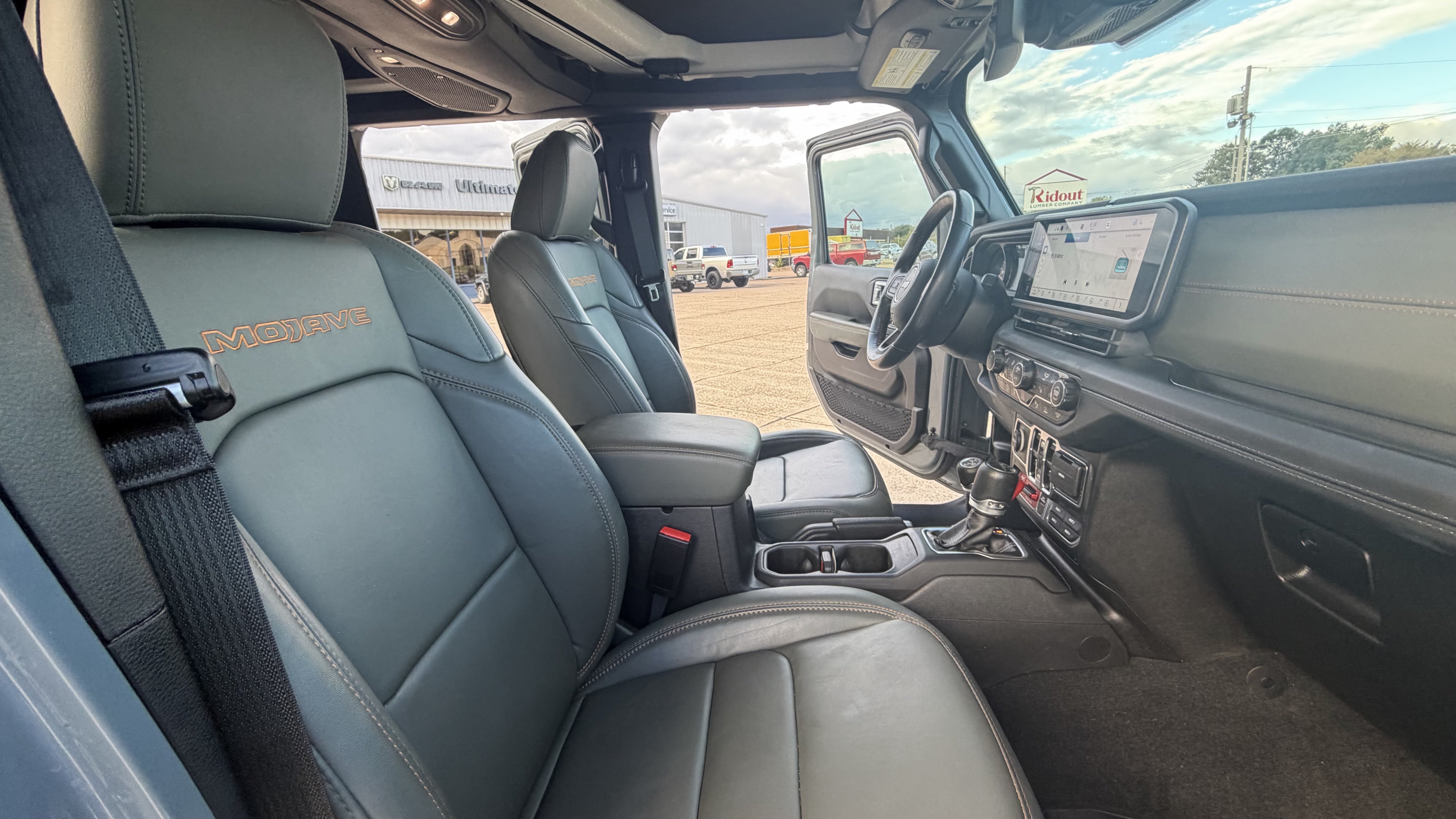 Used 2024 Jeep Gladiator Mojave AWD/4WD image 35