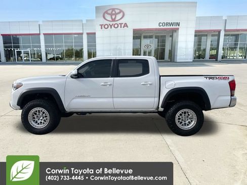 Used 2017 Toyota Tacoma TRD Off-Road w/ Tow Package (A/T) AWD/4WD image 3