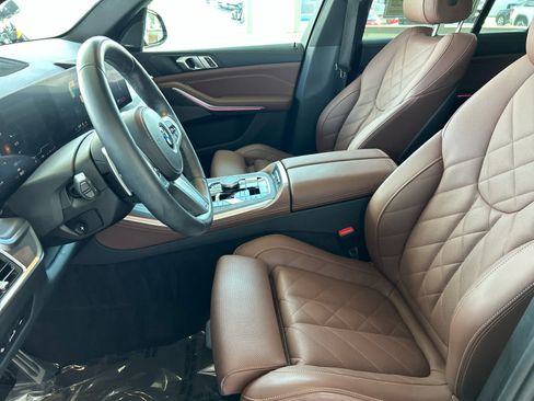 Used 2024 BMW X5 xDrive40i w/ M Sport Package AWD/4WD image 4