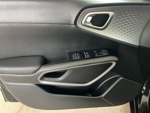 Used 2025 Kia Soul LX w/ LX Technology Package image 18
