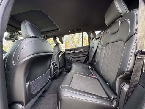 New 2025 Jeep Grand Cherokee Altitude image 15