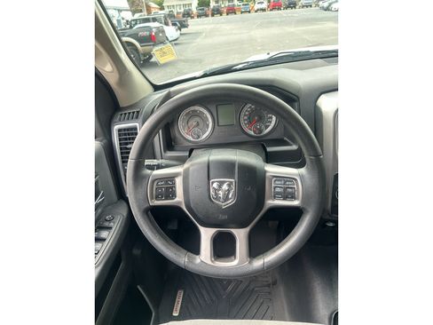 Used 2022 RAM 1500 Classic SLT RWD image 11