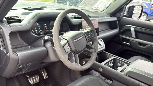 Used 2023 Land Rover Defender 110 V8 AWD/4WD image 27
