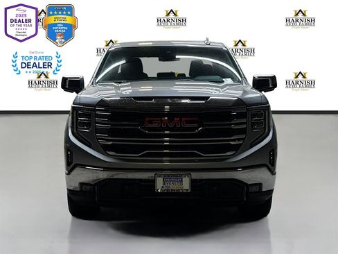 Used 2024 GMC Sierra 1500 SLT image 2
