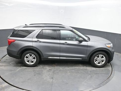Used 2021 Ford Explorer XLT AWD/4WD image 42