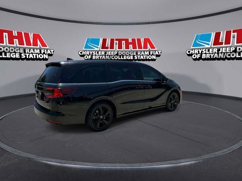 Used 2024 Honda Odyssey Sport image 3
