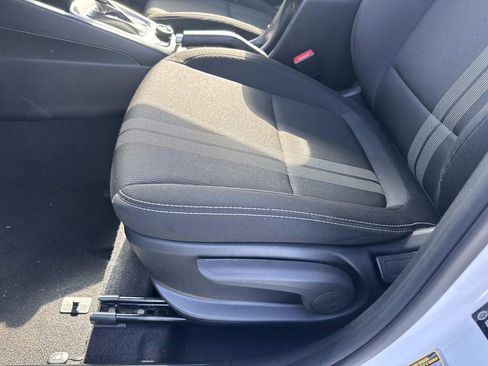 Used 2025 Hyundai Venue SEL FWD image 18