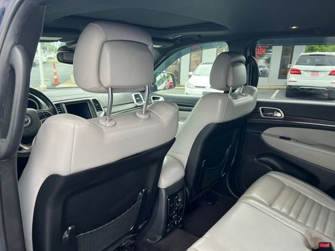 Used 2018 Jeep Grand Cherokee Limited AWD/4WD image 15