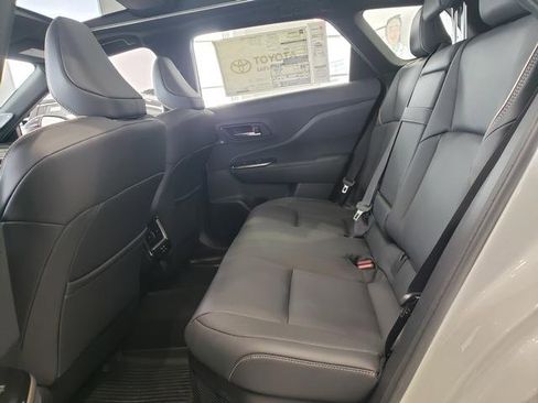 New 2025 Toyota Crown Signia image 12