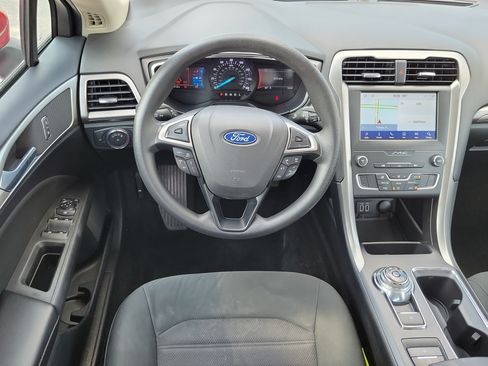 Used 2020 Ford Fusion SE FWD image 18