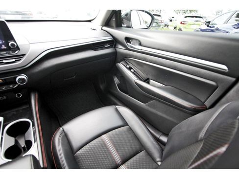 Used 2024 Nissan Altima 2.5 SR image 10