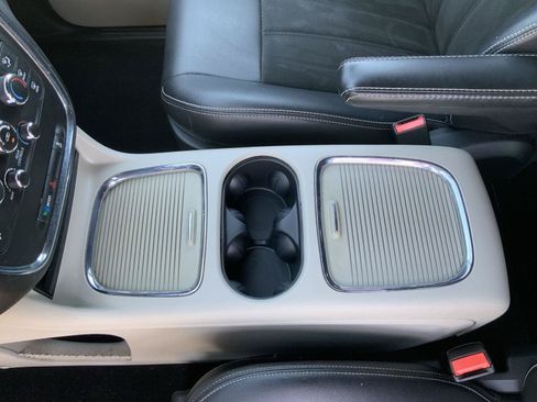 Used 2019 Dodge Grand Caravan SXT FWD image 39