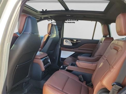 Used 2025 Lincoln Aviator Reserve w/ Equipment Group 201A image 13