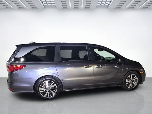 Used 2022 Honda Odyssey Touring image 3
