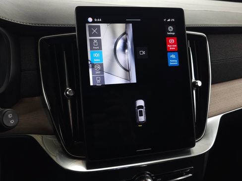 Certified 2025 Volvo XC90 B5 Plus AWD/4WD image 31