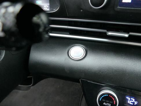 Certified 2023 Hyundai Elantra SEL w/ Preferred Accessory Package image 16