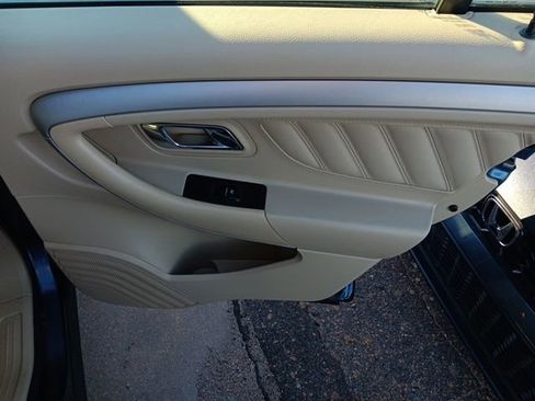 Used 2019 Ford Taurus SE image 29