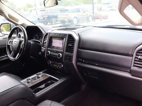 Used 2019 Ford Expedition Platinum AWD/4WD image 17