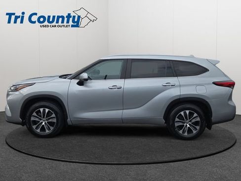 Used 2023 Toyota Highlander XLE FWD image 5