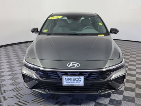 Used 2025 Hyundai Elantra SEL FWD image 3