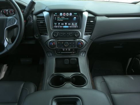 Used 2019 Chevrolet Tahoe LT w/ Luxury Package AWD/4WD image 12