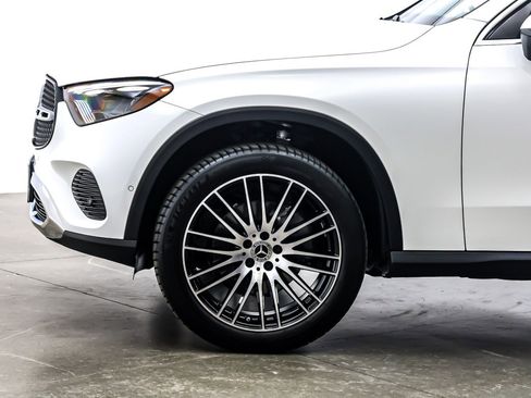 Certified 2025 Mercedes-Benz GLC 300 4MATIC image 11