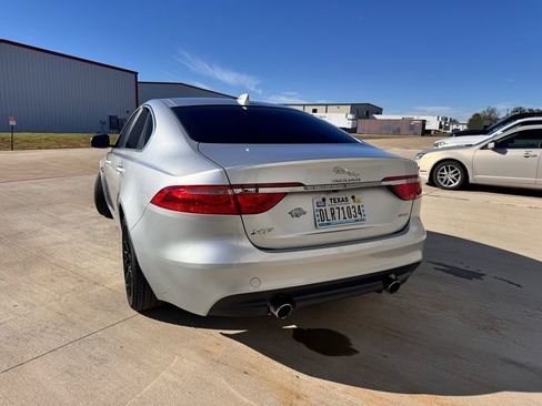 Used 2017 Jaguar XF image 5