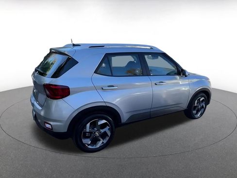 Used 2025 Hyundai Venue SEL image 15