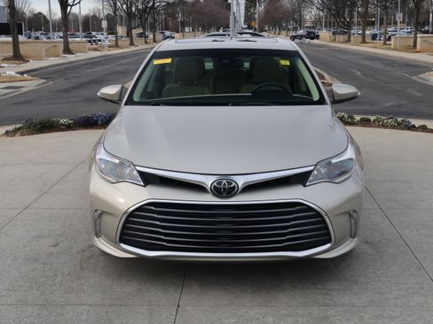 Used 2016 Toyota Avalon Limited image 3