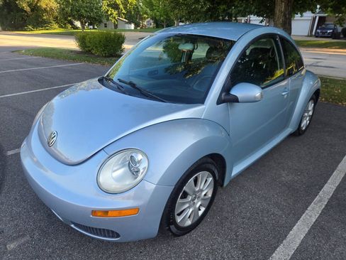 Used 2009 Volkswagen Beetle Coupe FWD image 3