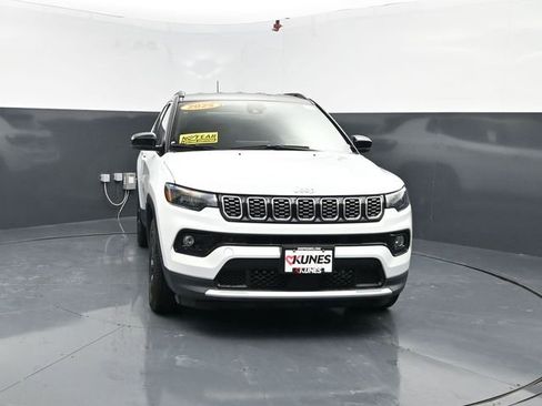 Used 2025 Jeep Compass Limited AWD/4WD image 2