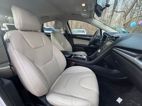 Used 2018 Ford Fusion Titanium image 16