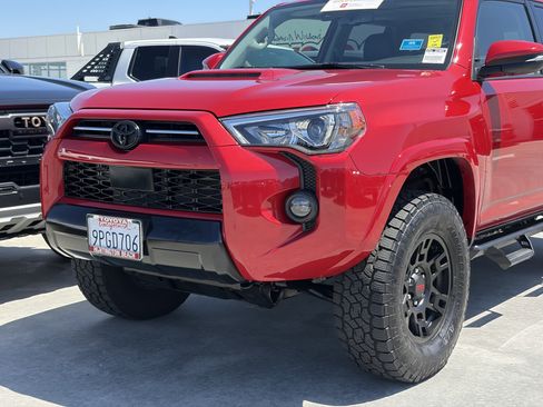 Certified 2024 Toyota 4Runner TRD Off-Road Premium w/ Moonroof Package AWD/4WD image 6