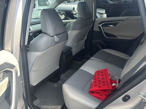Used 2020 Toyota RAV4 Limited FWD image 4