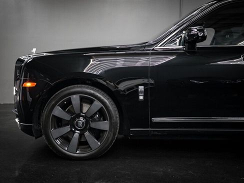 Used 2020 Rolls-Royce Cullinan AWD/4WD image 3