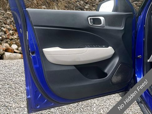 Used 2021 Hyundai Venue SEL FWD image 15