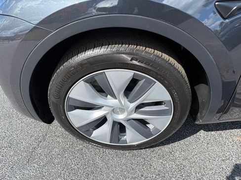Used 2024 Tesla Model Y Long Range image 36