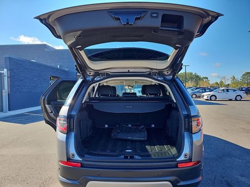 Used 2022 Land Rover Discovery Sport SE image 16