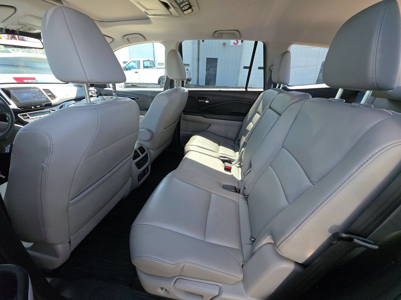 Used 2017 Honda Pilot Touring image 16