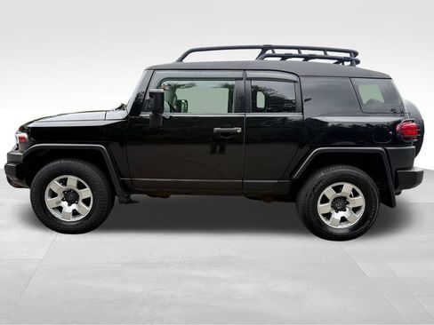 Used 2010 Toyota FJ Cruiser 4WD w/ Upgrade Pkg 2 image 2
