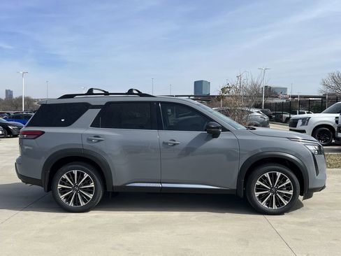 New 2026 Nissan Pathfinder Platinum FWD image 3