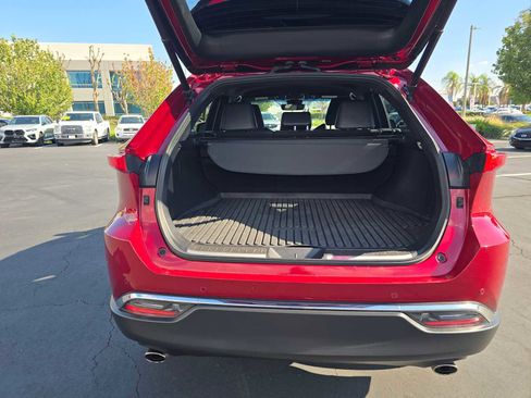 Used 2021 Toyota Venza XLE image 16